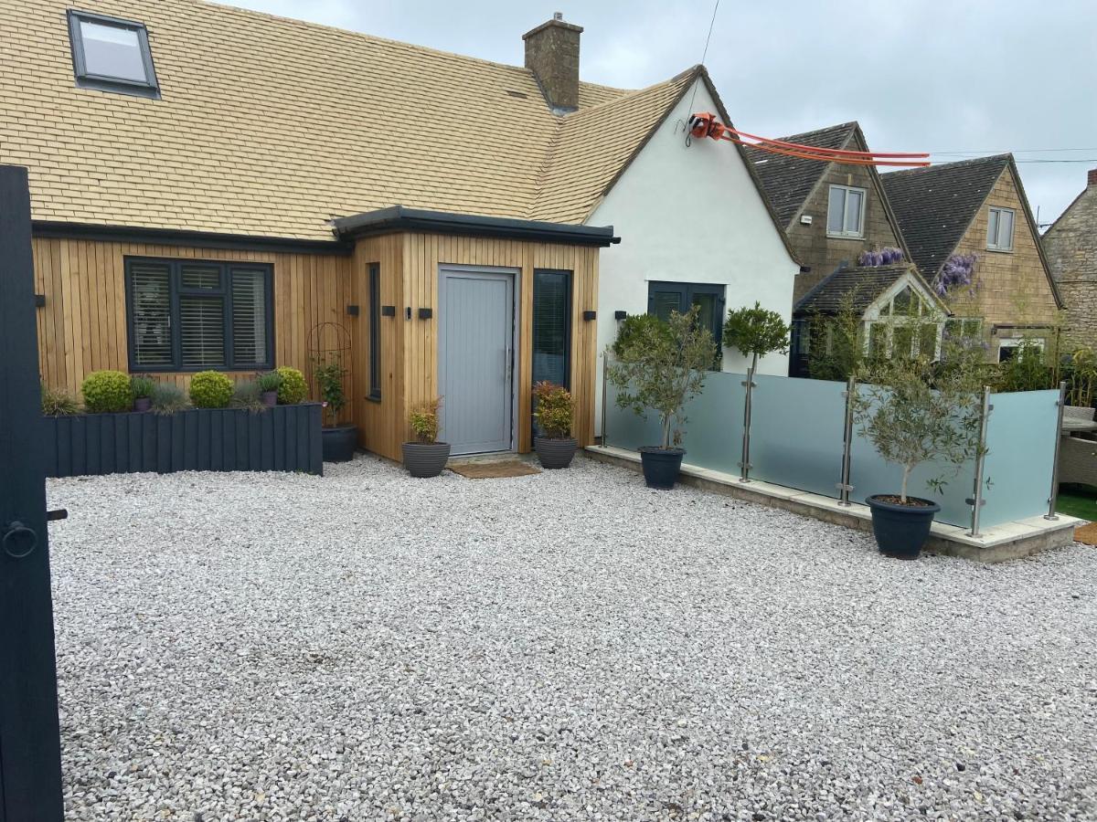 Dewcroft Villa Horsley  Exterior photo